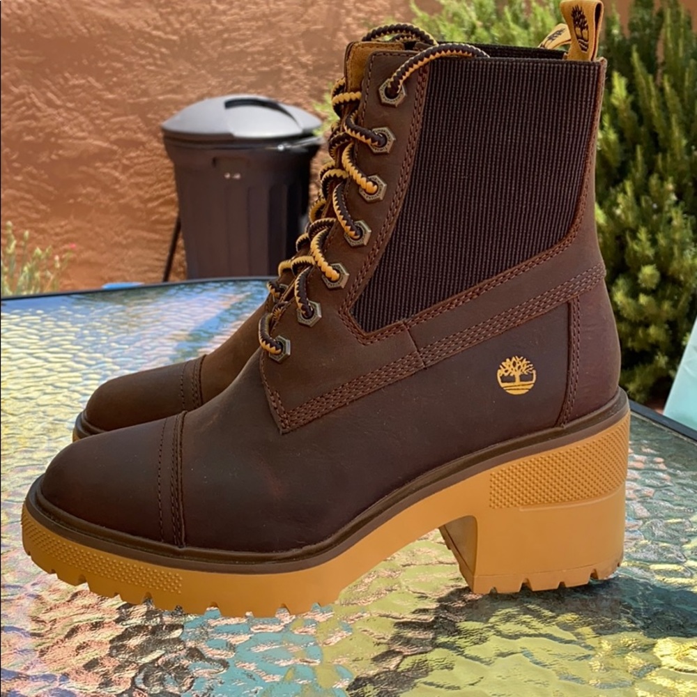 **NEW**TIMBERLAND WOMENS MID BOOT